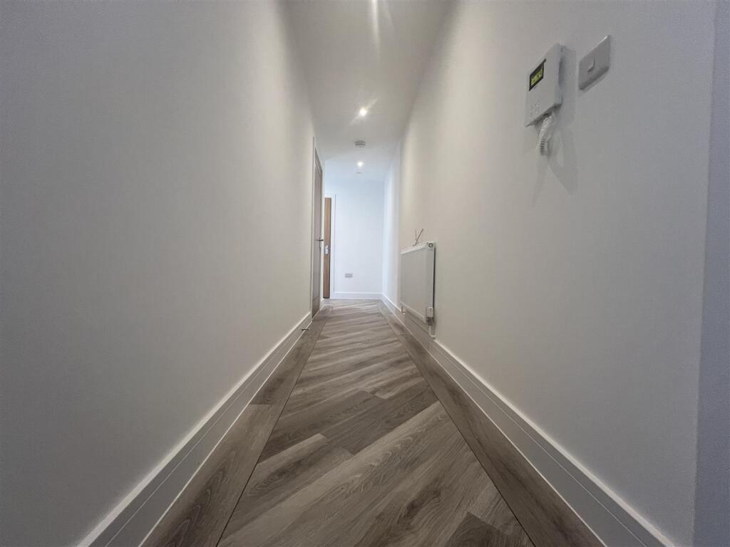 27A Entrance Hall.jpg