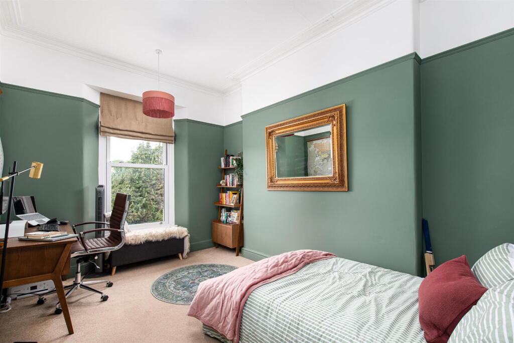 Bedroom2_1.jpg