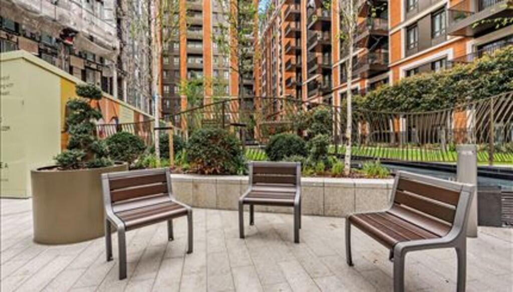 ss_p6267_63862959...