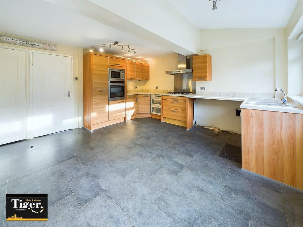 CAM02176G0-PR0401...