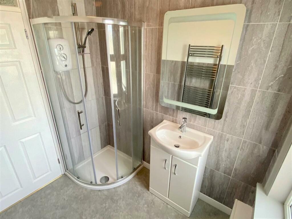 Flat 3, 35 Pentire Avenue Shower Room