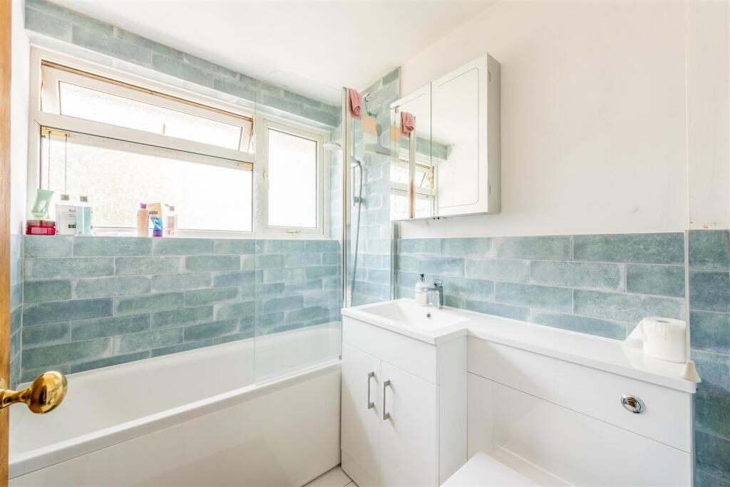 63 Burstead Close-19.jpg