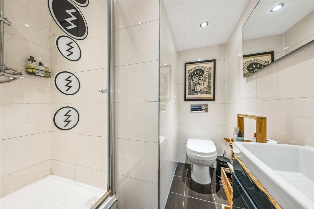 En-Suite Bathroom