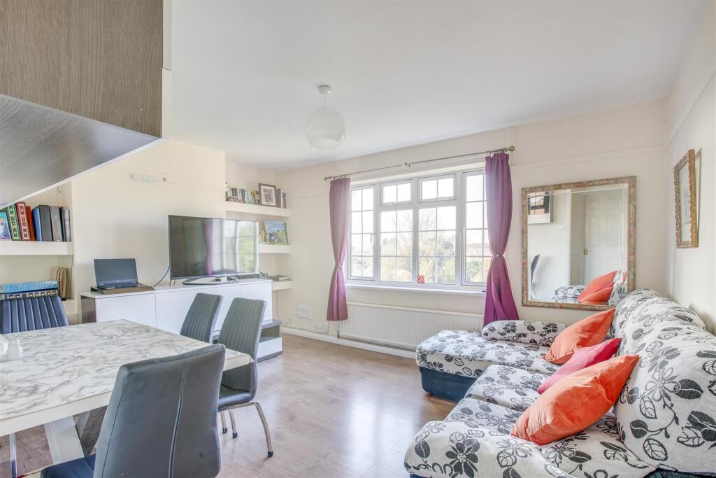 60A Mandeville Road, HP21 8AG-8.jpg