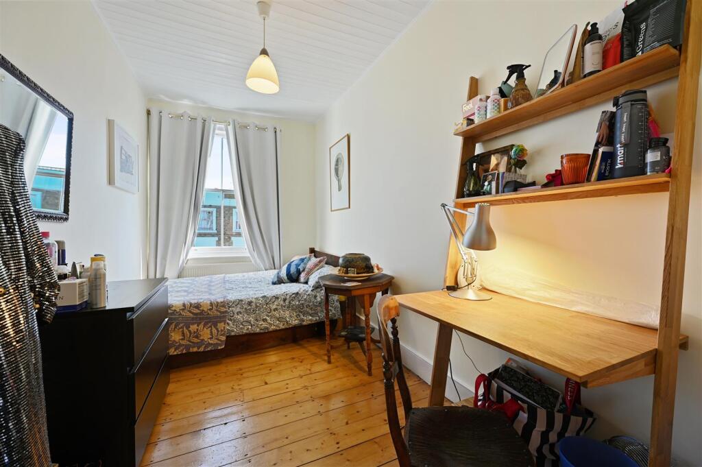 AR - Stanlake Road4.JPG