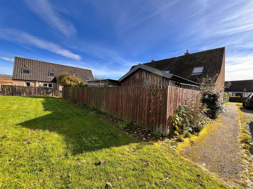 Rear of property 2.jpg