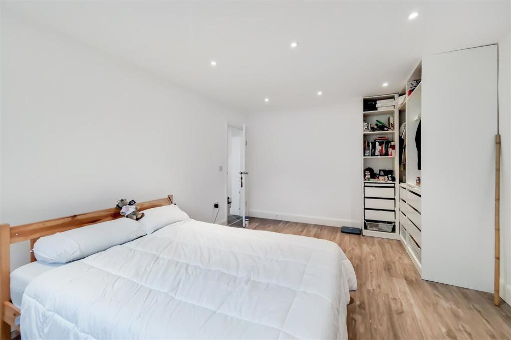 Bedroom 1.jpg