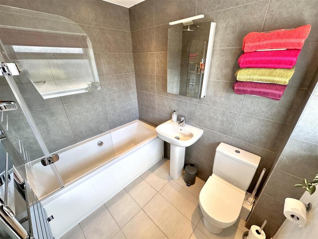 Stylish Family Bathroom 158