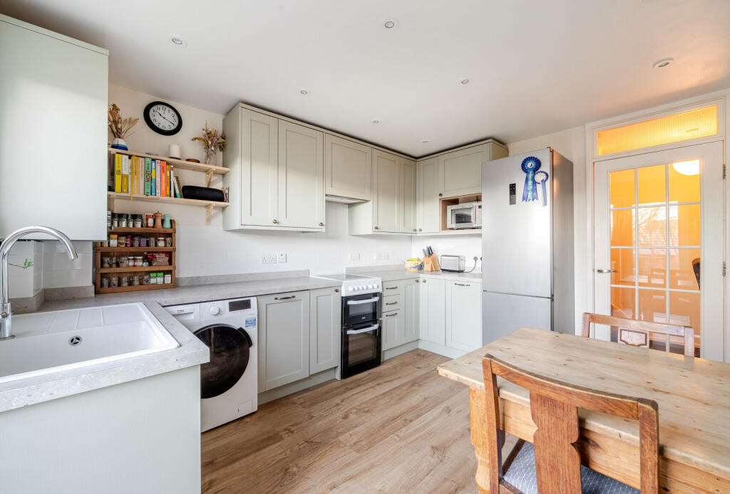 1395153-20-695bea...