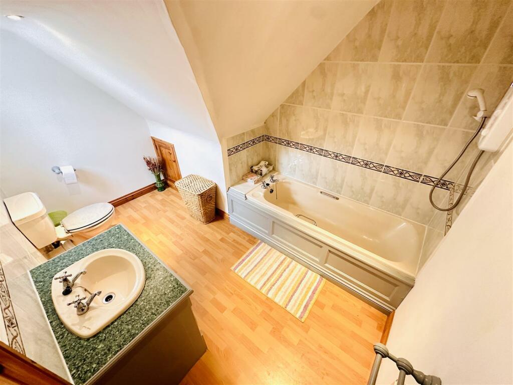 En-Suite Bathroom