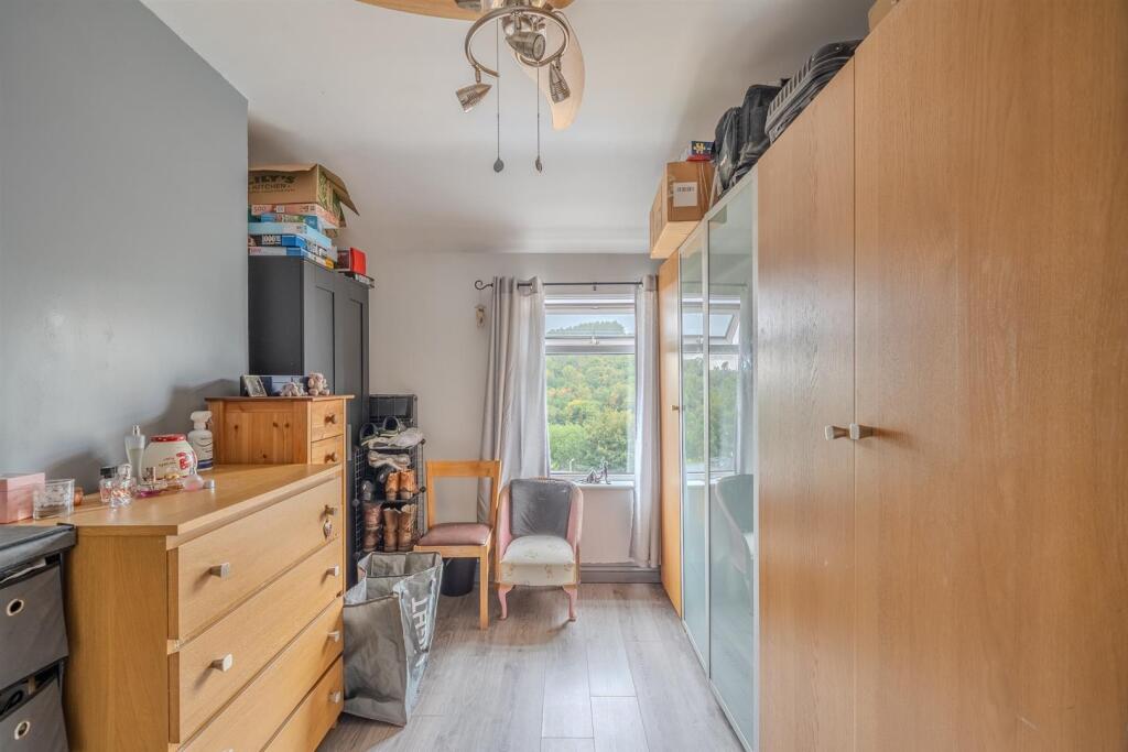 2 Woodview Terrace-4.jpg