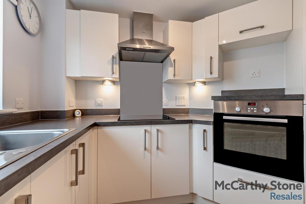 8666908-interior16-800.jpg