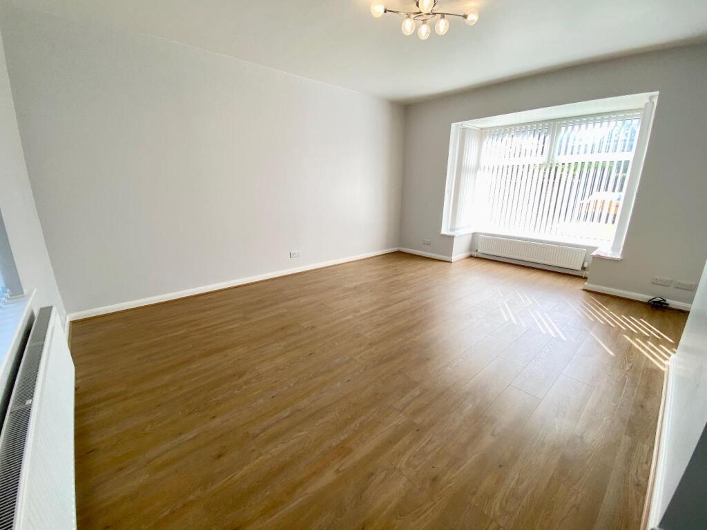LOUNGE WITH BAY WINDOW