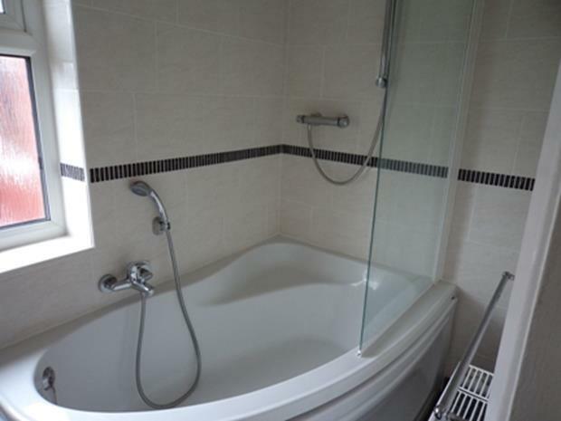 62RobinsonRoadBathroom1