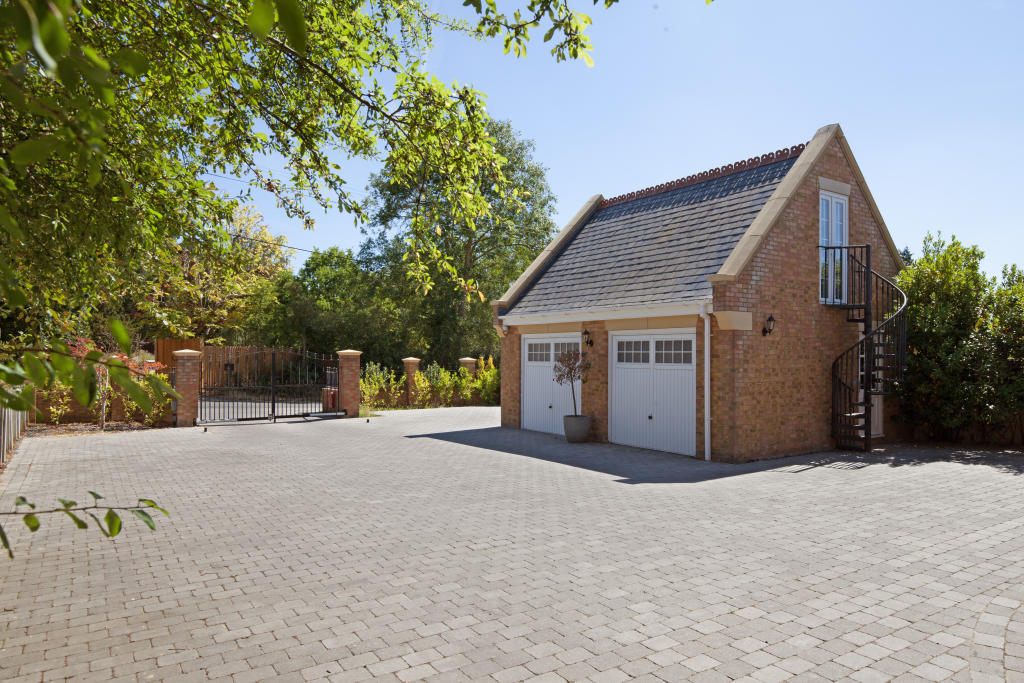GARAGE