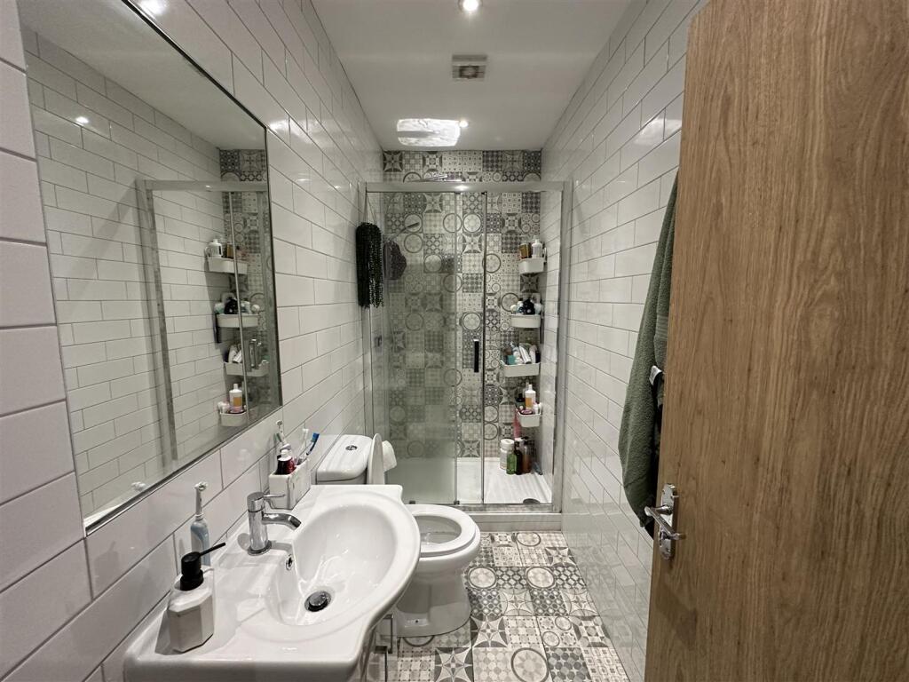 17eg.shower.JPG