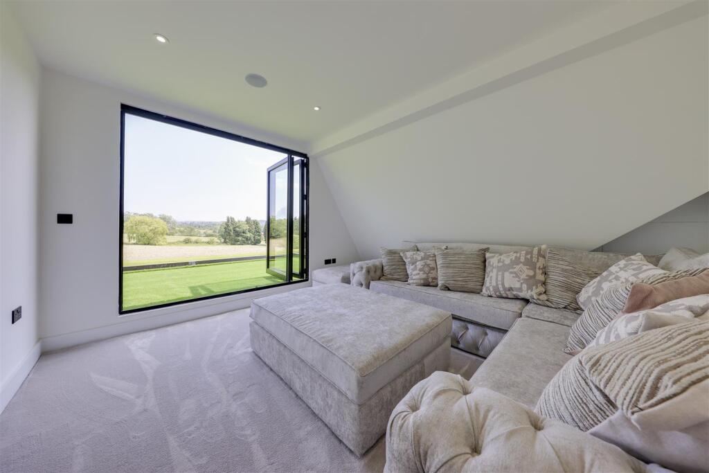 Lounge with Bi Folds / Bed 5