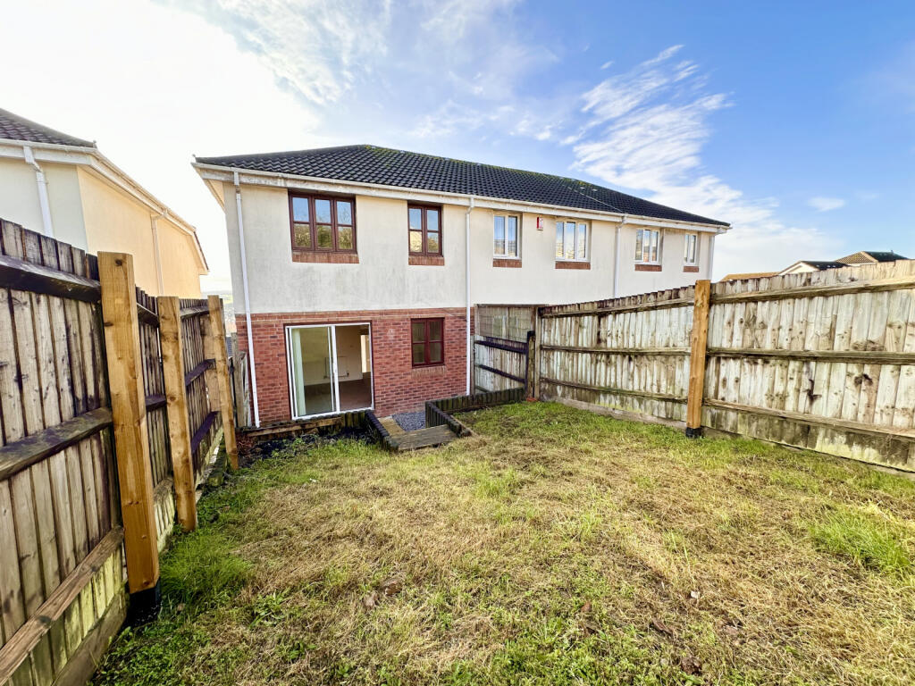 Split level end of terraced house