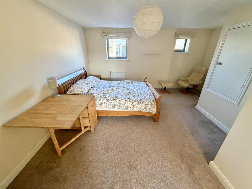 Master Bedroom_2.jpg