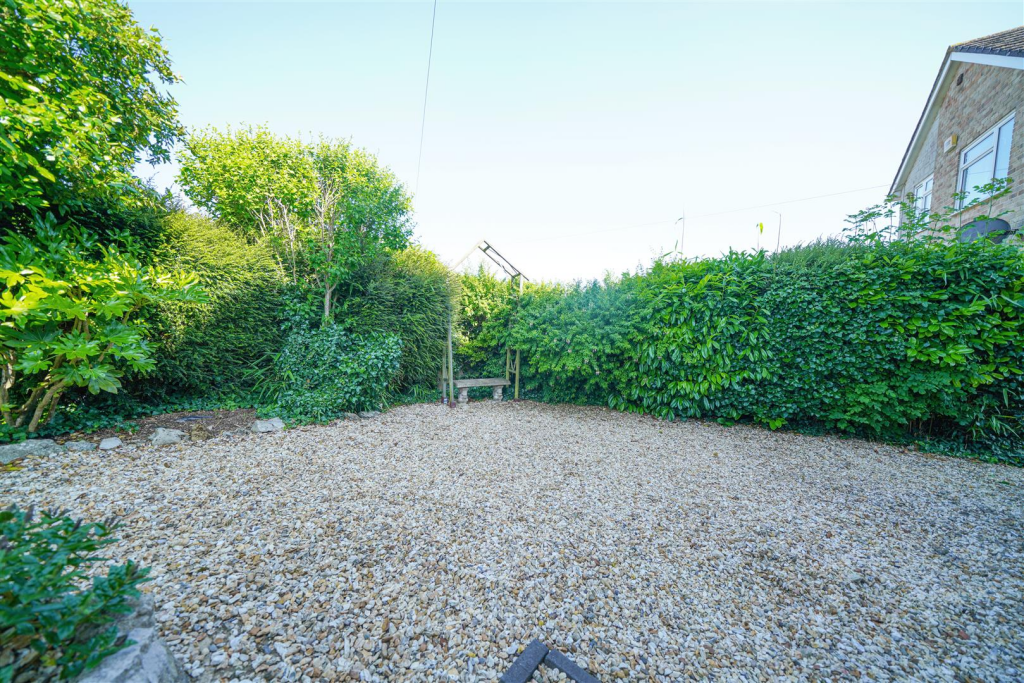 Brun garden stones.png