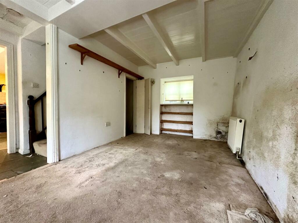 Living Room 2.jpg