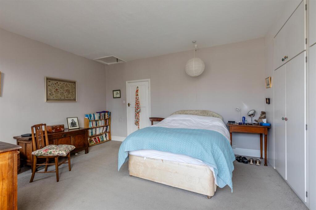 Halsbury Road, Westbury Park Bed 1b.jpg