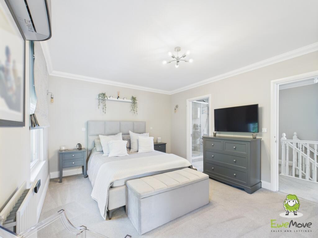 CAM03778G0-PR0247-STILL017