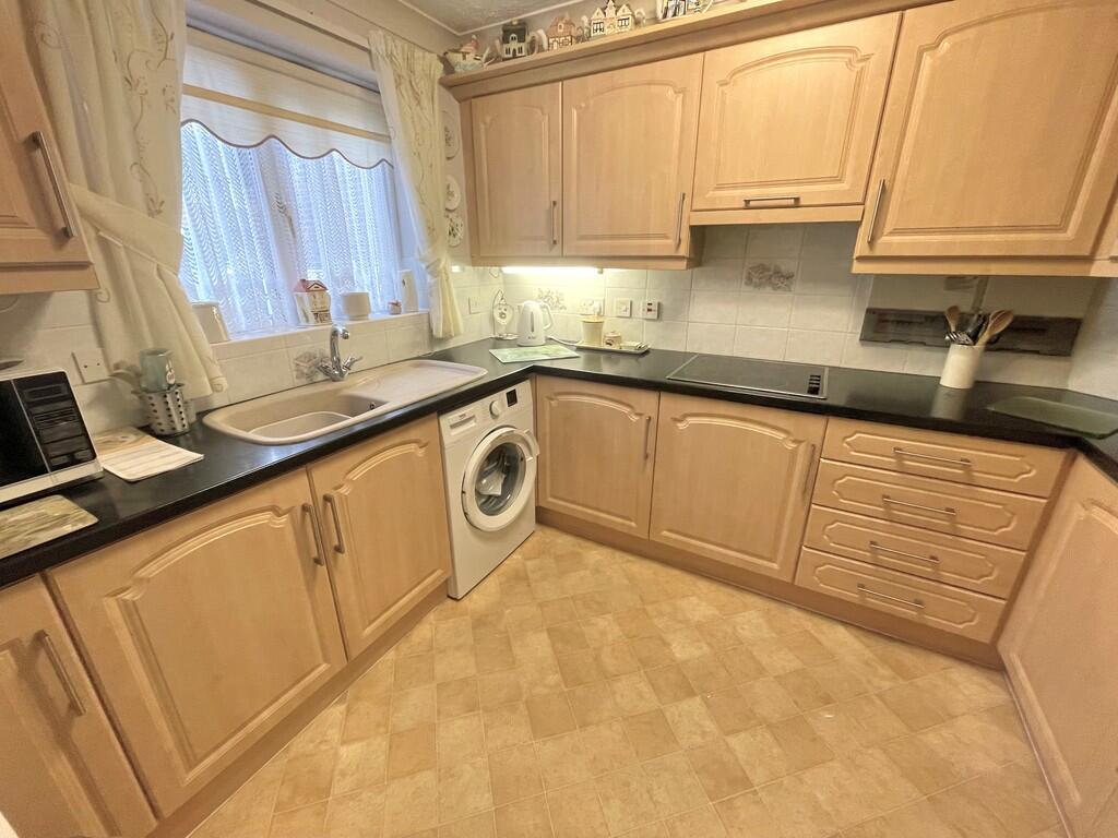 27 The Leas Kitch...