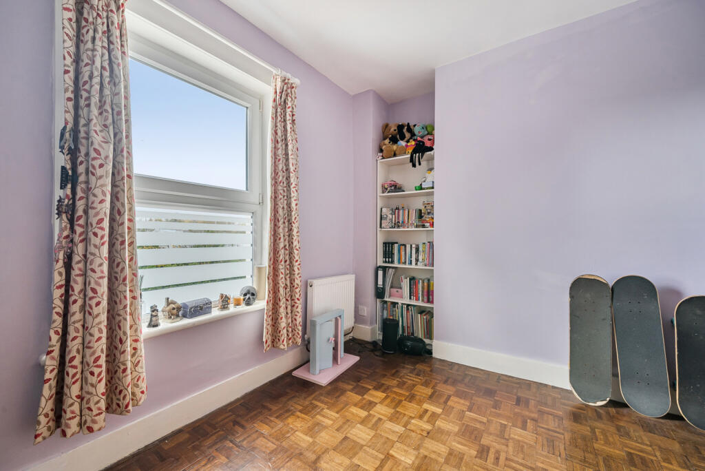 1372797-5-690dff7...