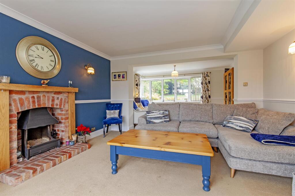 Reception Room-2.jpg