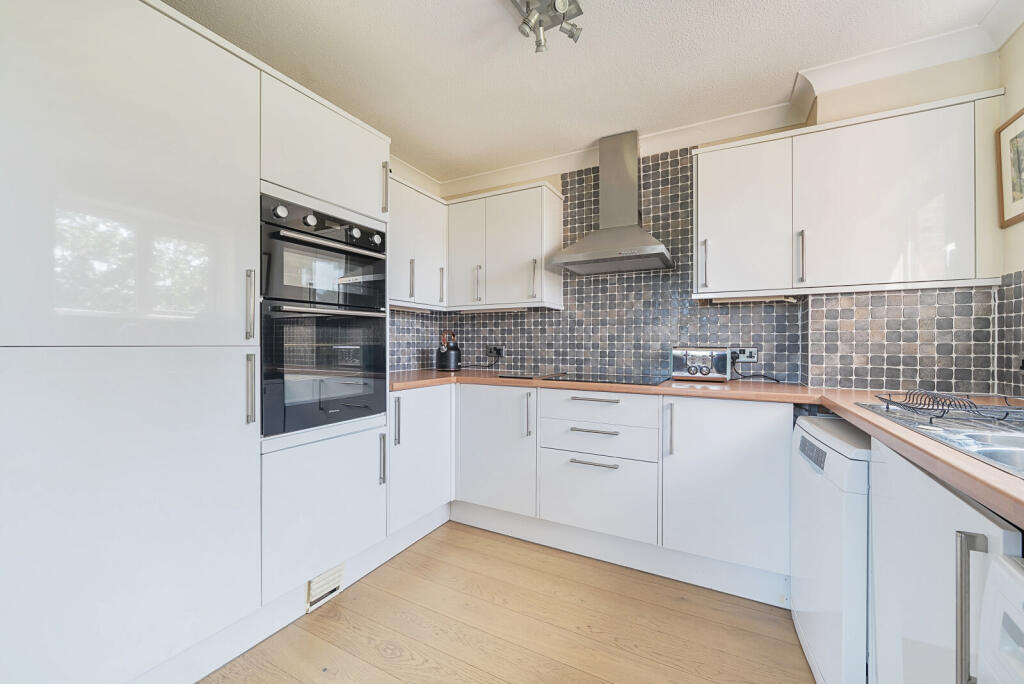 1339640-10-689f28...