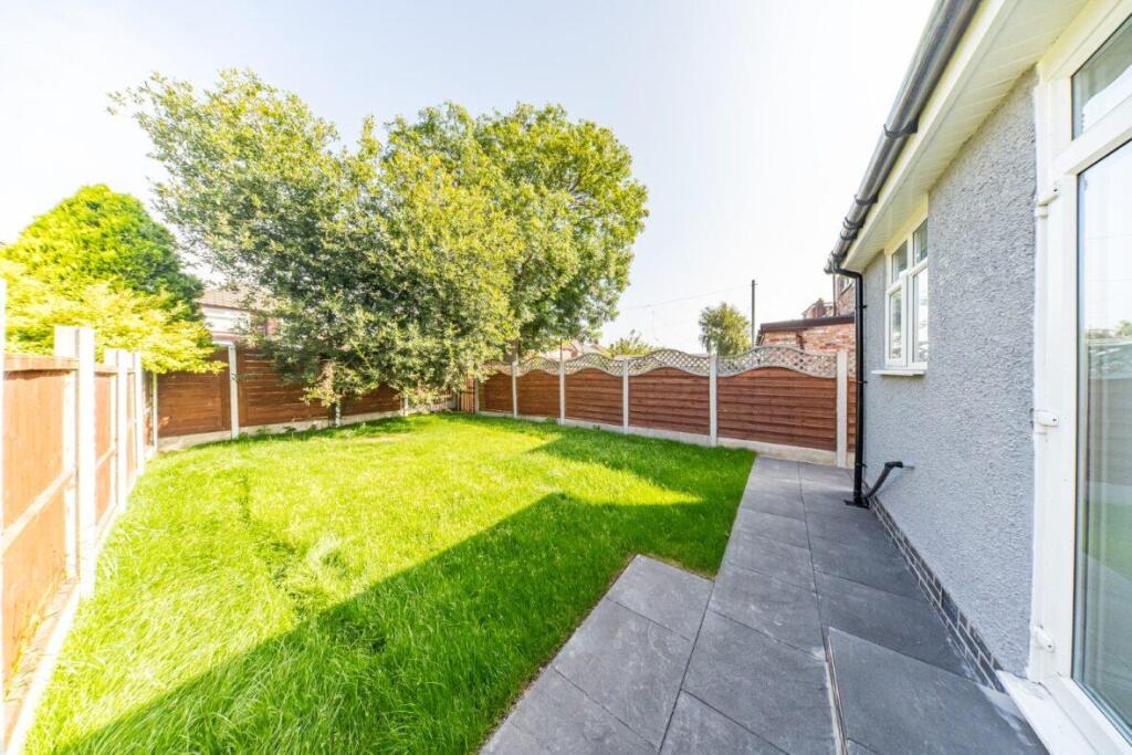 77 Jeffereys Crescent garden.jpg