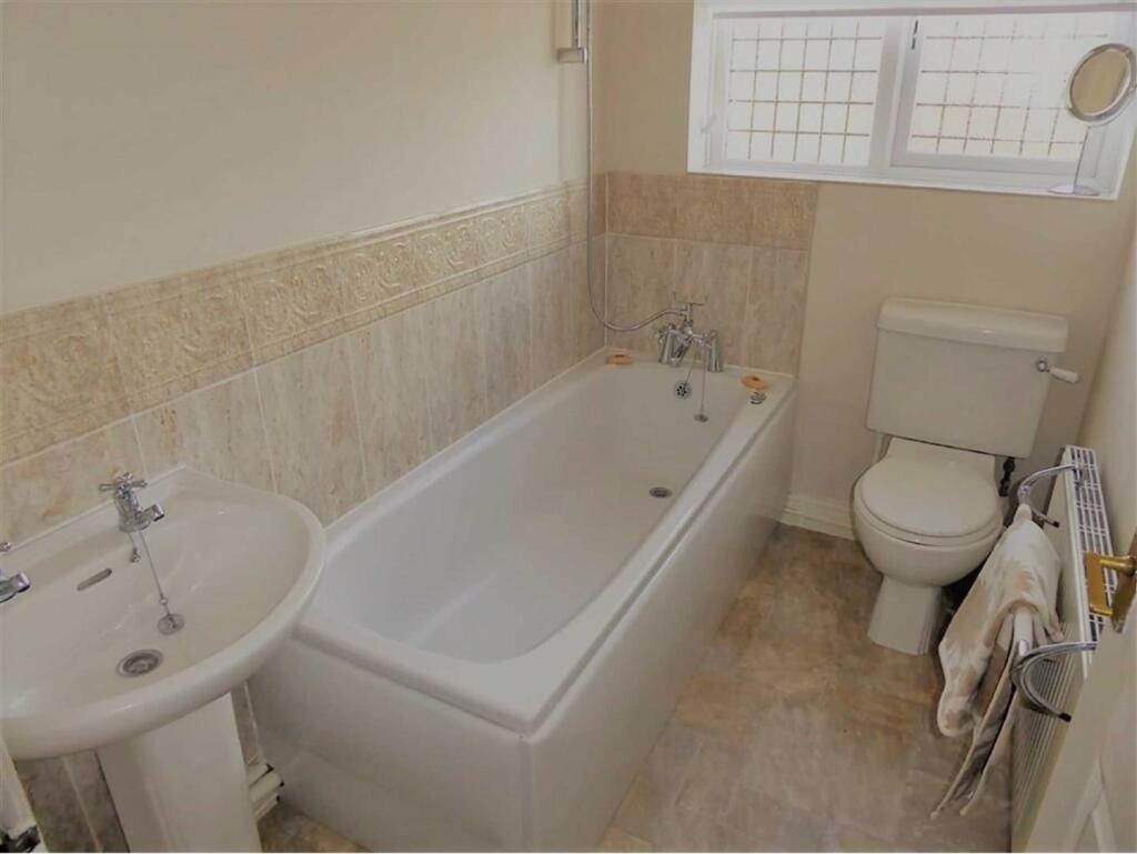 Bathroom / WC:
