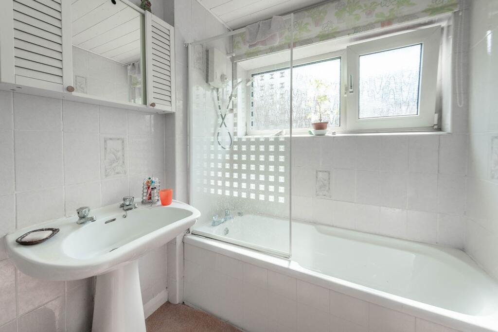 BEDROOMS ANS BATHROOMS