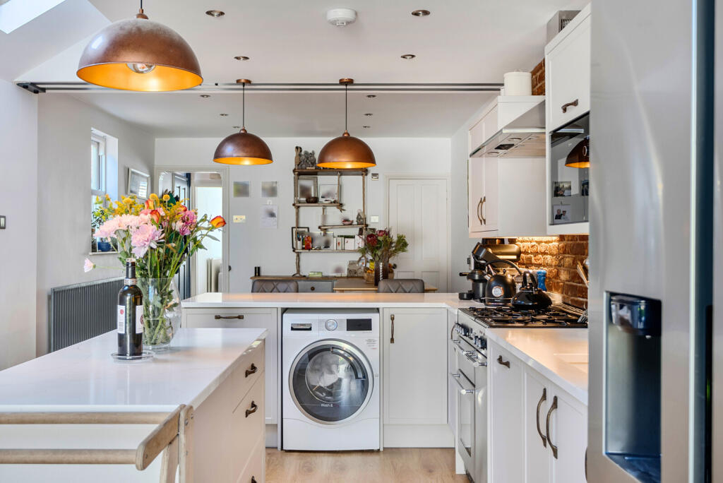 1364474-11-68e7a2...