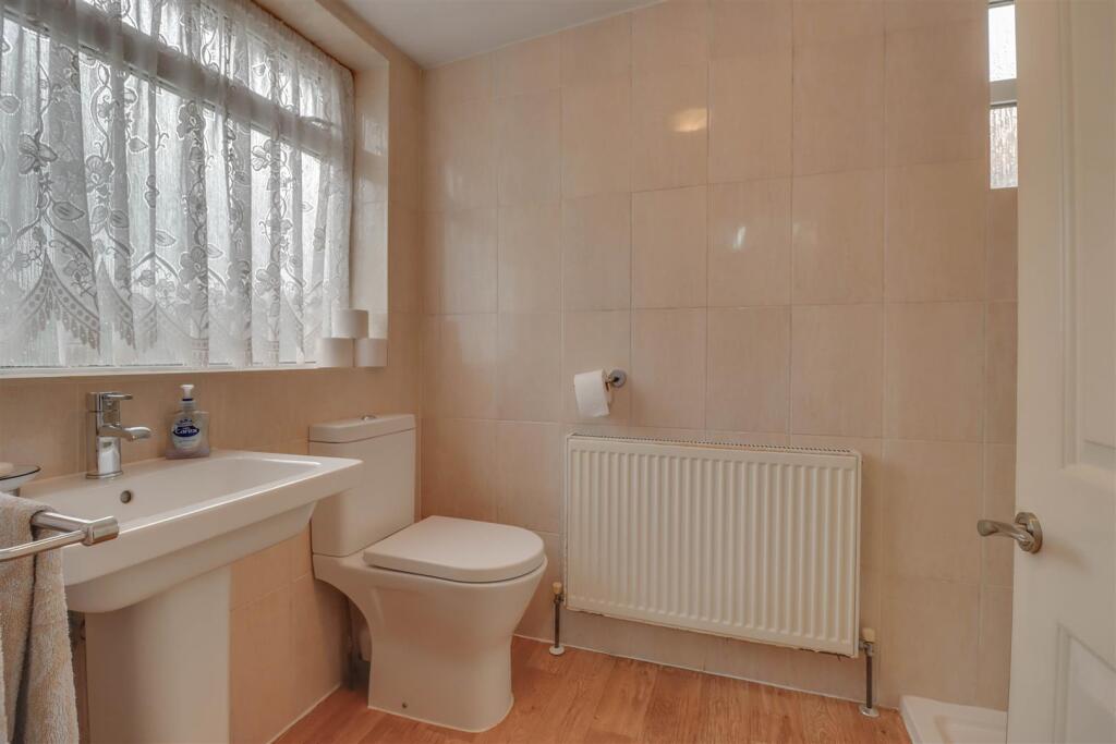 4 PAGE ROAD BOWERS GIFFORD-10.jpg