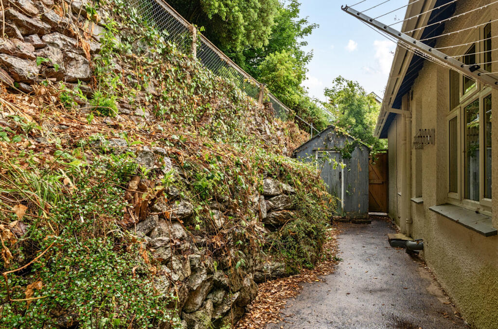 1303909-4-684169f...