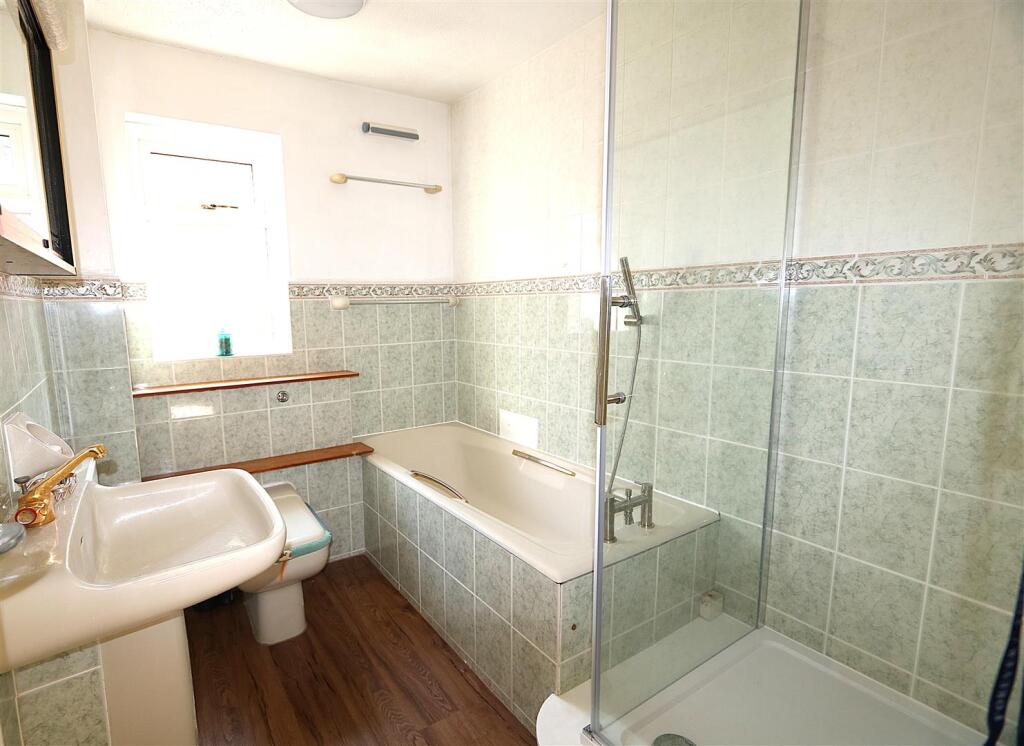 Bathroom.JPG
