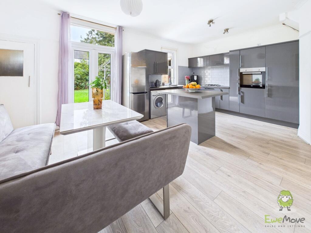 CAM01543G0-PR0161-STILL015