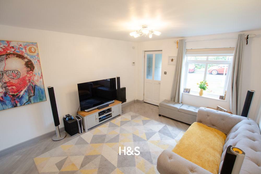 8 Rochford - Lounge 2.jpg