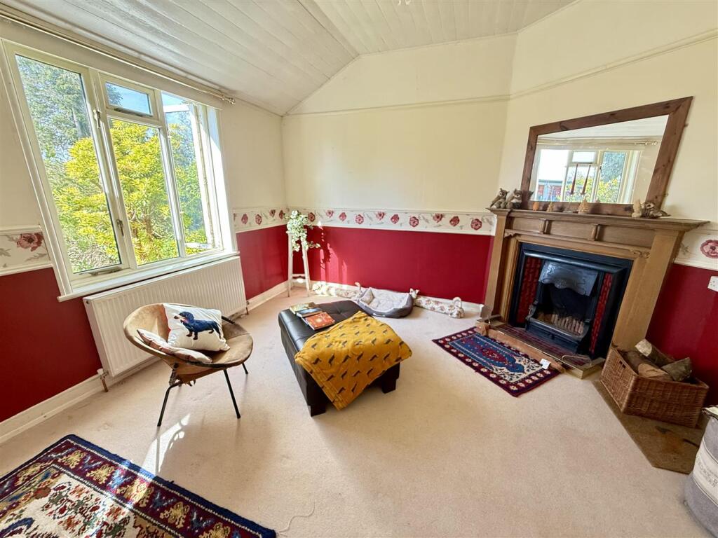 Sitting room/ Bedroom 4