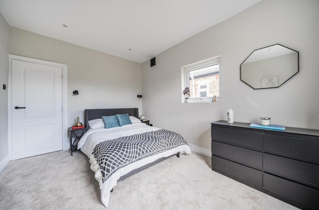 Bedroom 2a.jpg