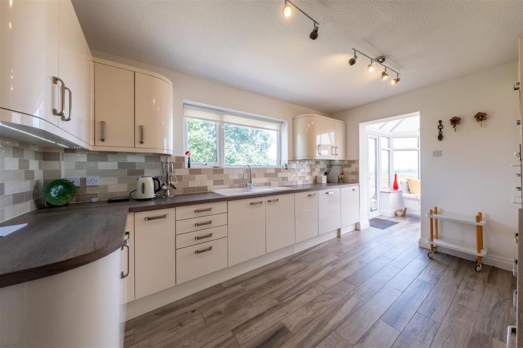 9 Orchard Dene-001.jpg