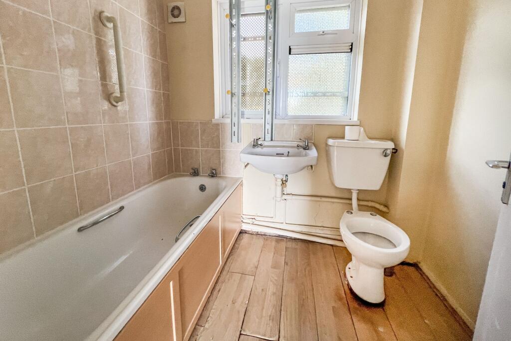 39 Newnton Grove, Malmesbury, Wiltshire, SN16 0DS