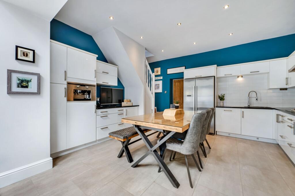 Kitchen/ Dining Room