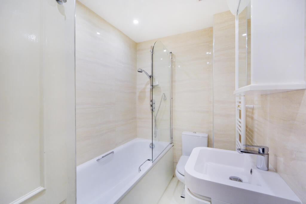 Flat 2, 24 Almeida Street (3)
