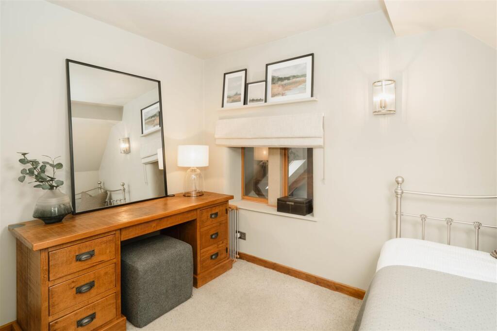 Bedroom2-5.jpg