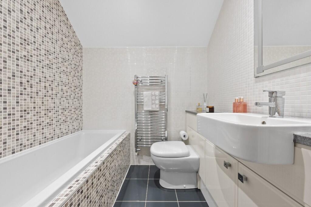 En-suite bedroom 1