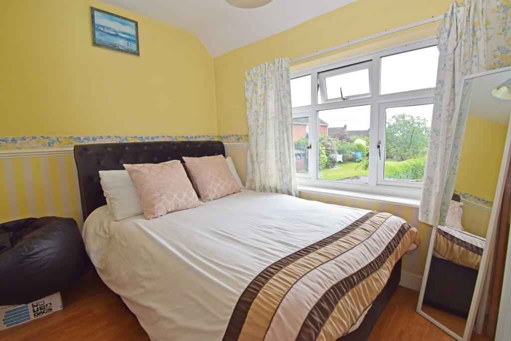 198A Old Birmingham Road, bed 1a.jpg