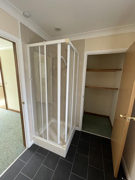 upstairs shower USE